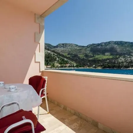 Bezek - With Sea View Apartment